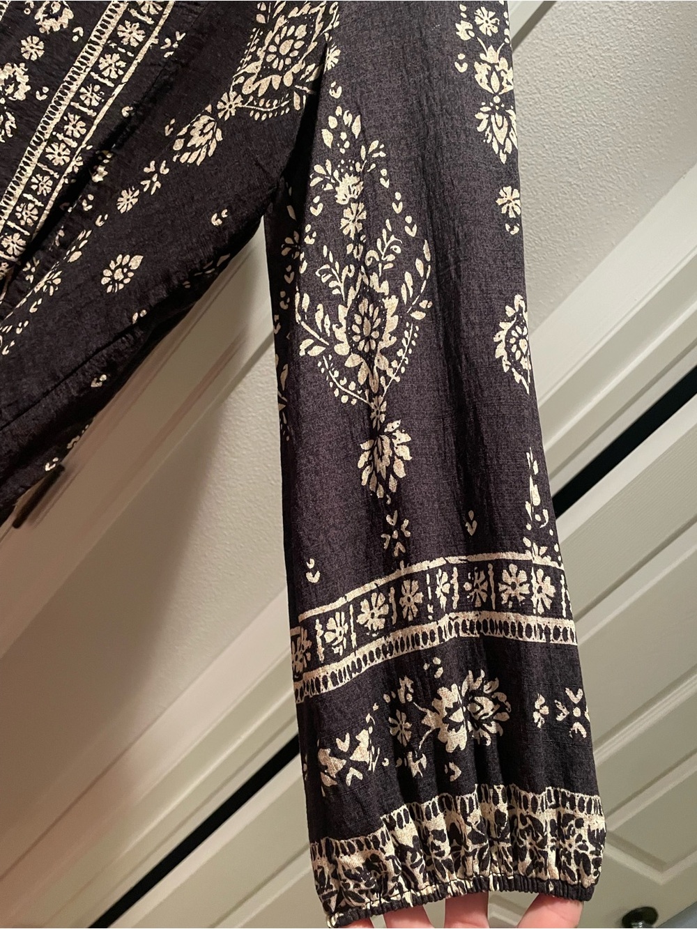 Black & Cream Floral-Print Long Sleeve Boho Blouse - Picture 3 of 6